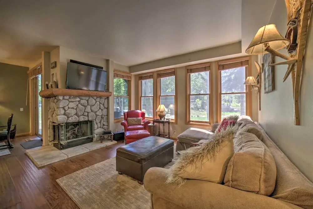 Mammoth Lakes Vacation Rental w/ Community Hot Tub