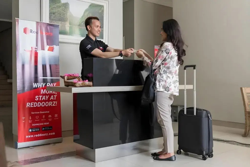 RedDoorz Plus near Mall Ciputra Jakarta