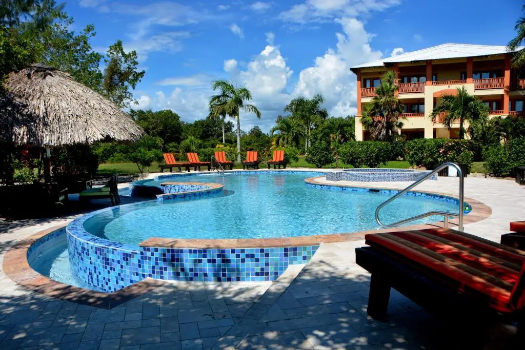 Beach Walkout Condo 112 3BR2BA Sleeps 8