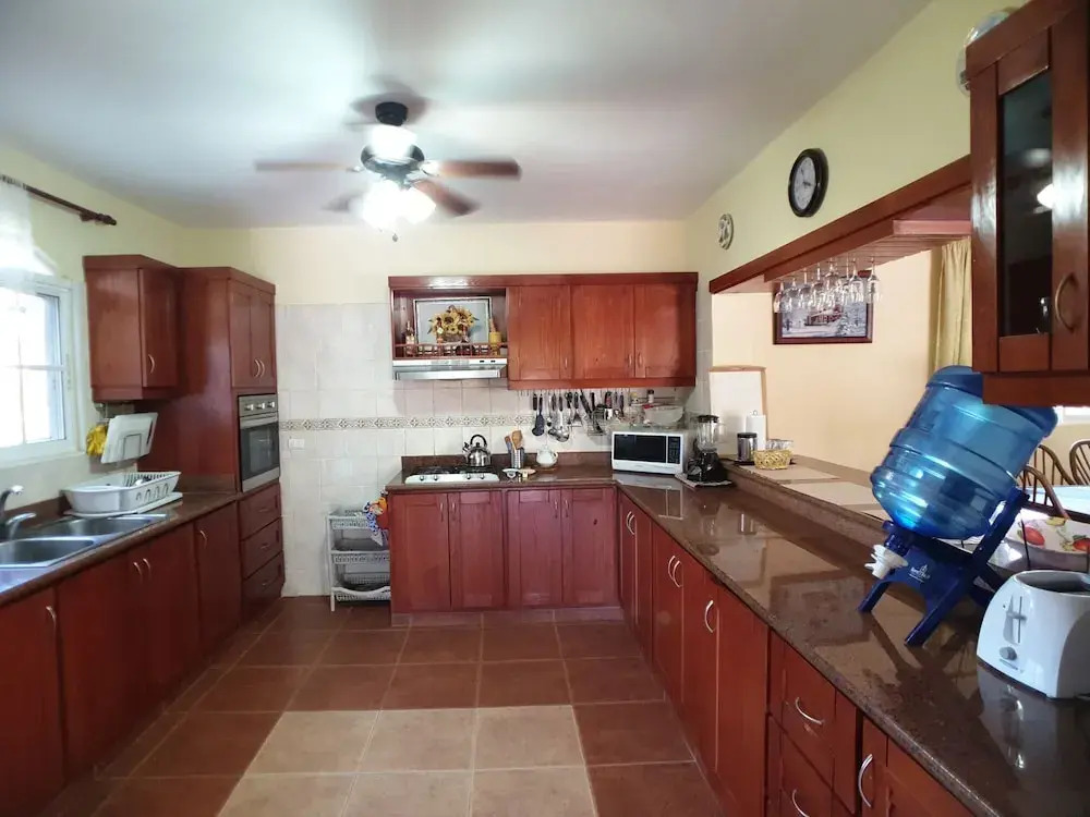 Great Privacy 3 Bedroom Villa Near the Beach