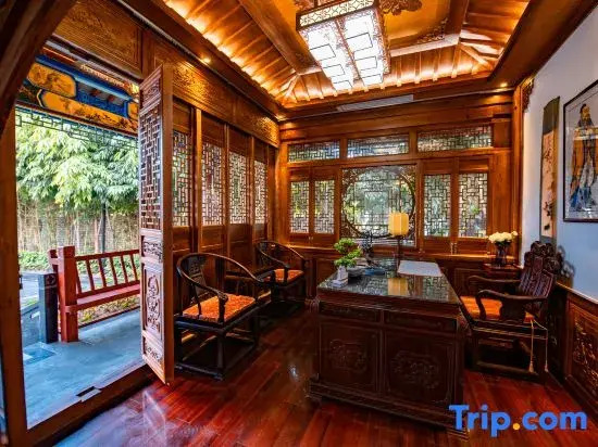 Naran manor