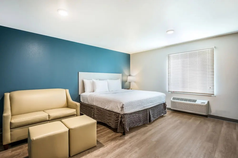 WoodSpring Suites Chicago Addison