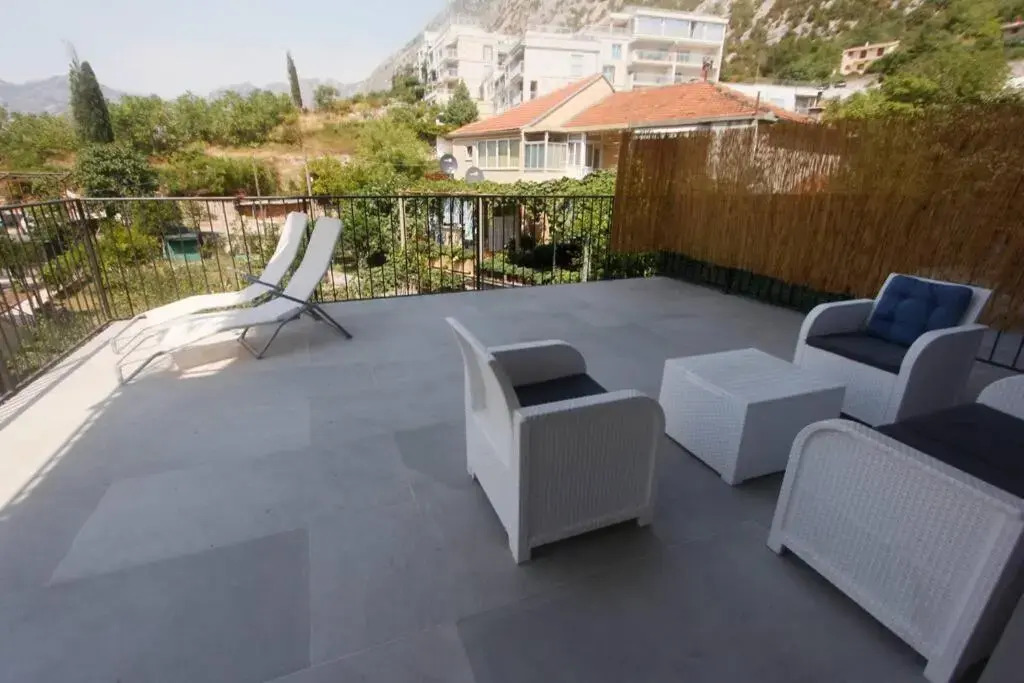 1 BR apartment with spacious terrace