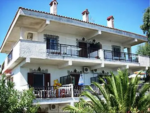 Alexandros Maisonettes