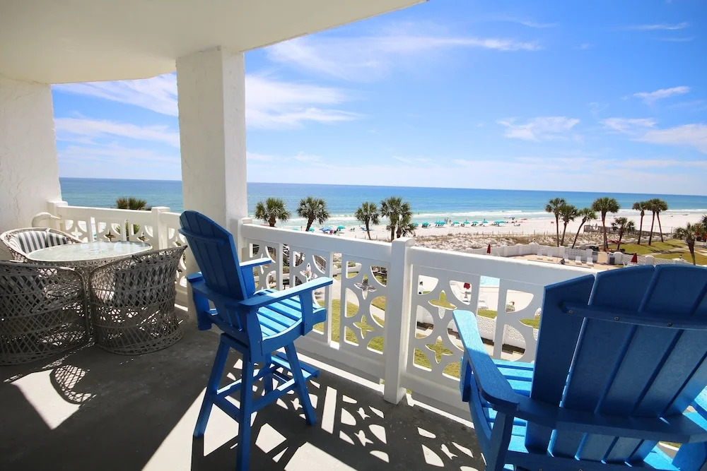 344 El Matador 1 Bedroom Condo by RedAwning