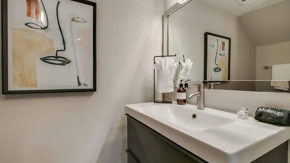 Unbeatable Old Town Location! Modern and Classy!