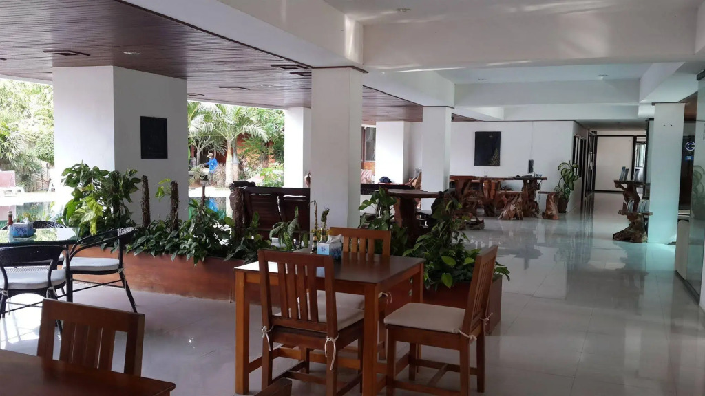 Chaweng Lake View Condotel