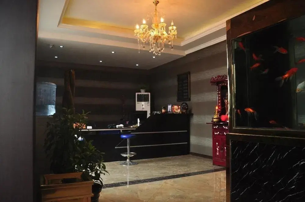 Longmen Gongshe Inn
