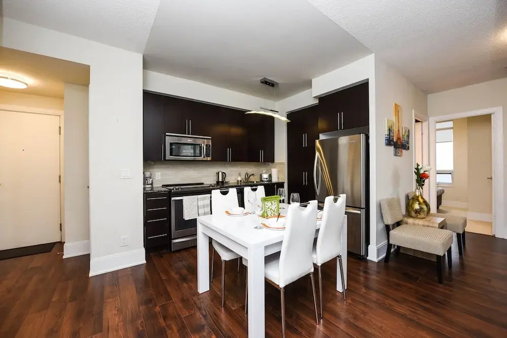 Sarkar Suites - 310 Burnhamthorpe Road