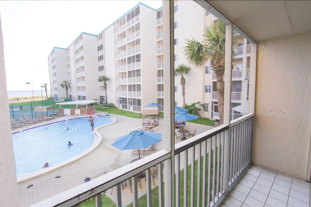 Gulf Shore Condo #213 - 2 Br condo by RedAwning