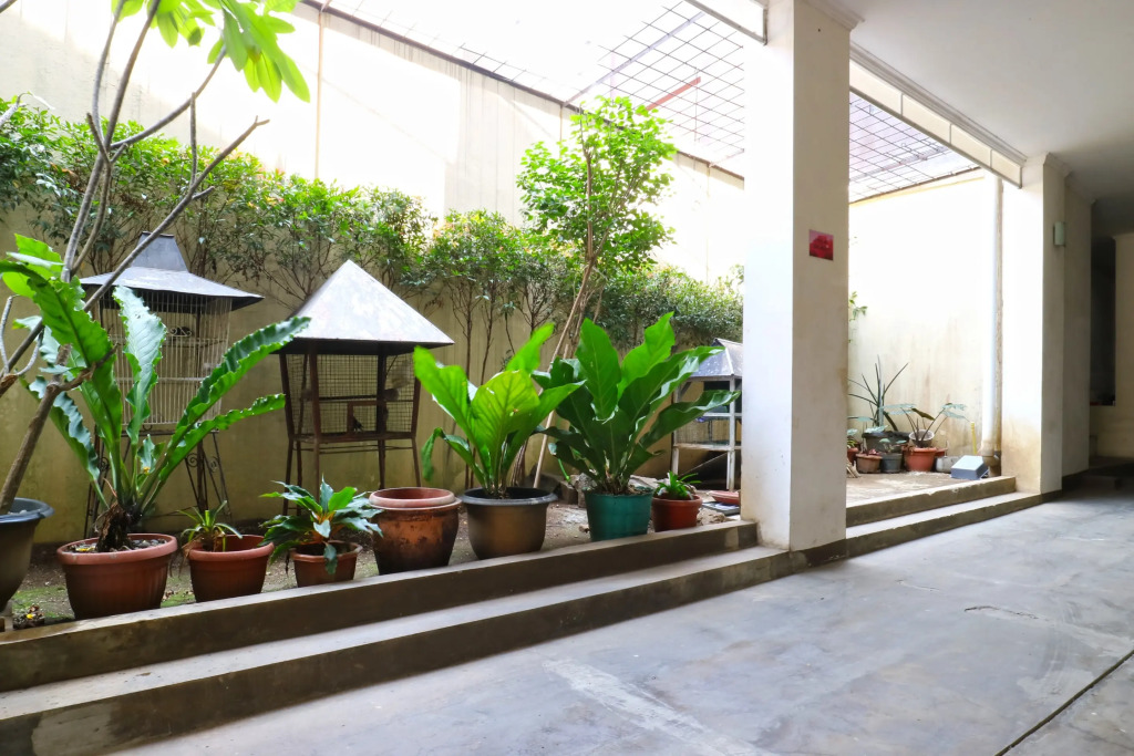 Saloka Guest House & Residence