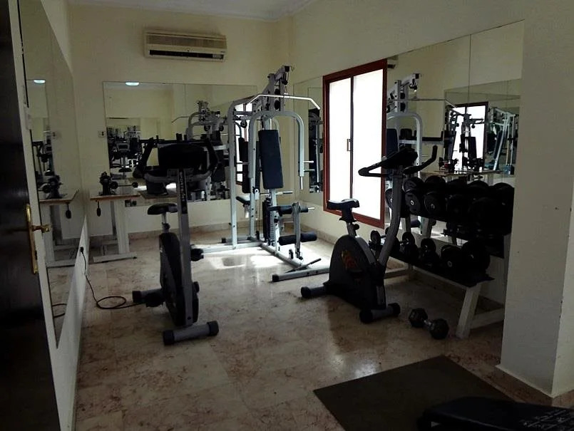 Al Commodore Suites