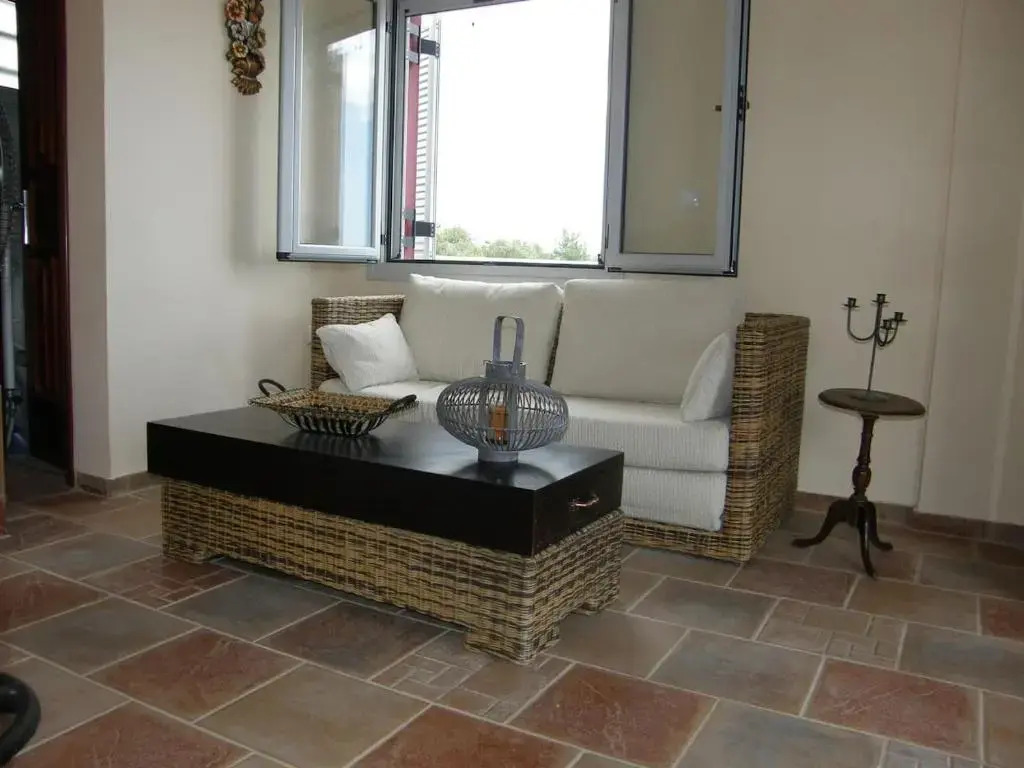 Theano House Mani