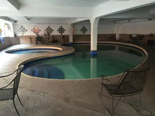 Los Nogales Inn