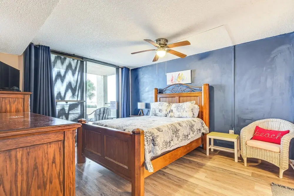 Gulf-view Condo w/ Beach Access & Patio in Hudson