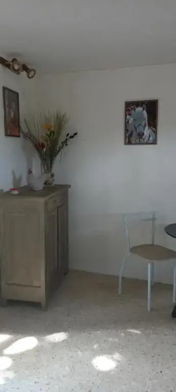 petite maison dans la campagne a 10 mn a pied du centre ville