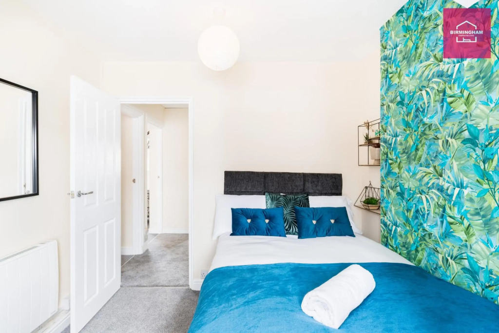NEC & HS2 Coleshill 6mins drive- Spacious 3 Bedroom Duplex with 4 Separate Beds