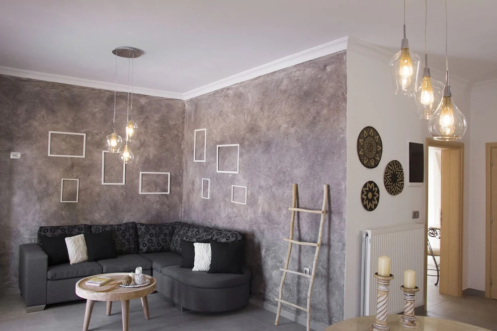 Pithos Apartments