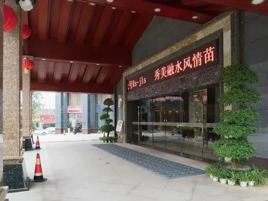 Golden Lusheng International Hotel