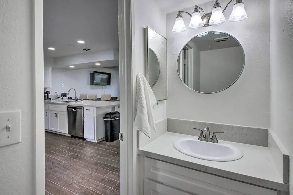 Central Bakersfield Townhome w/ Private Patio