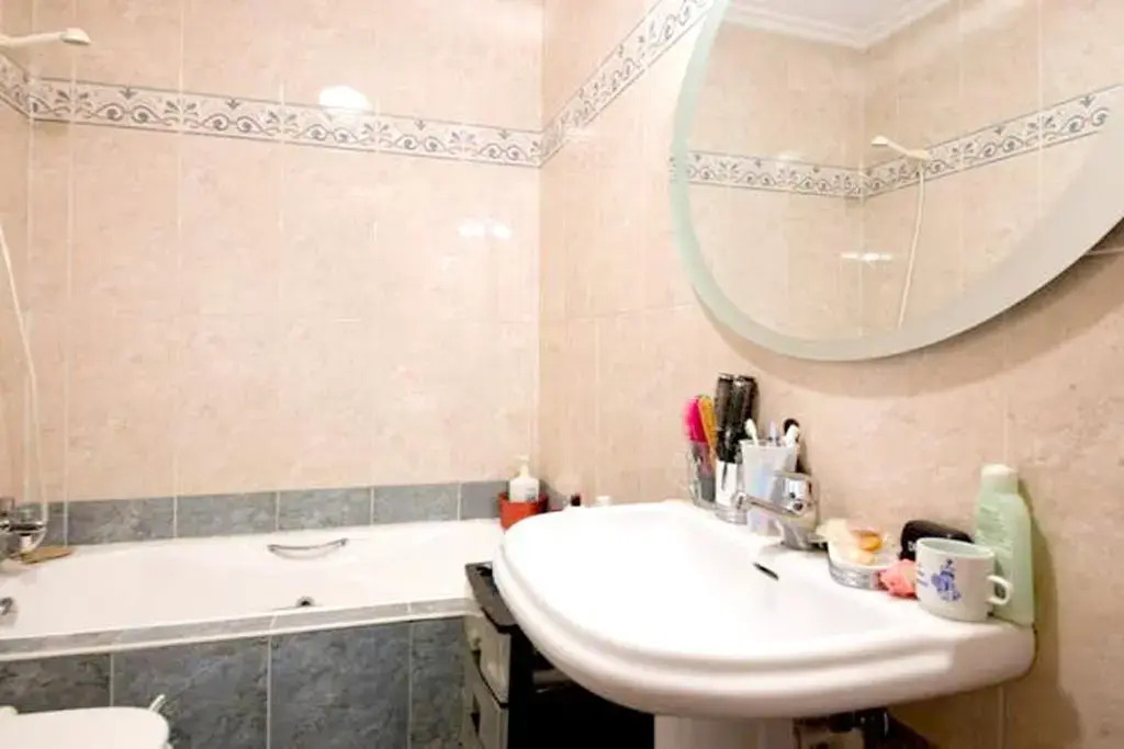 Apartment with 2 bedrooms in Donostia with balcony and WiFi