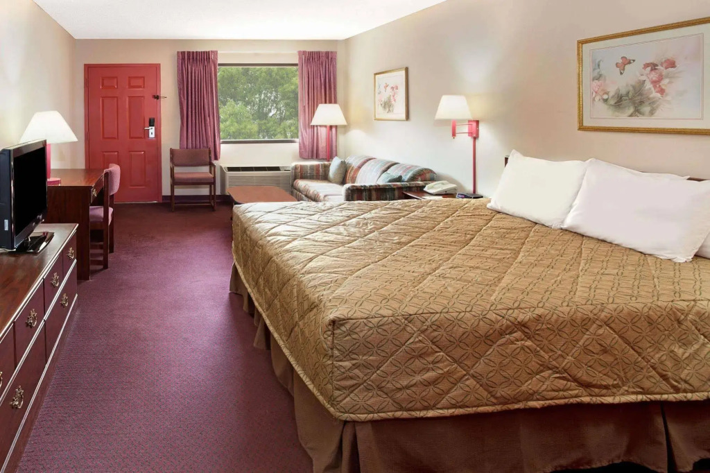 OYO Hotel Adairsville Hwy 140