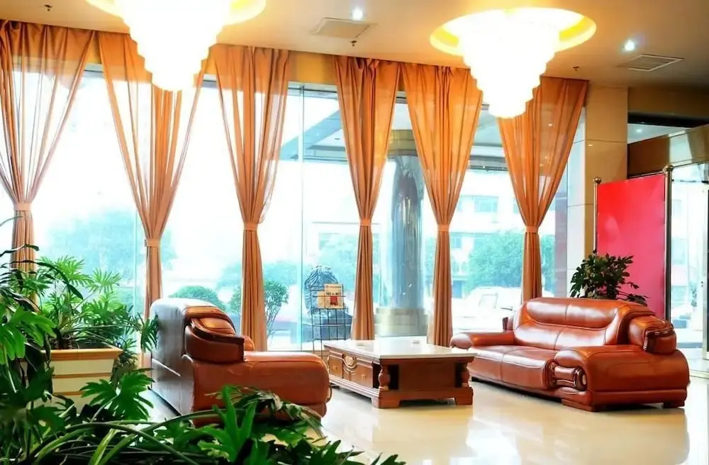 Peak Hotel