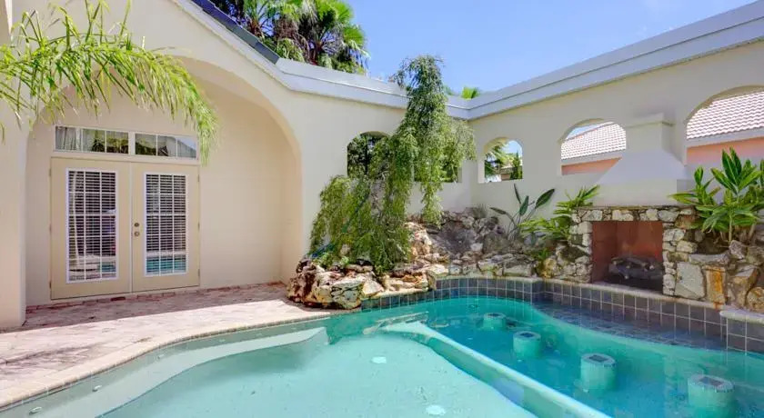 Royal Swan by Vacation Rental Pros