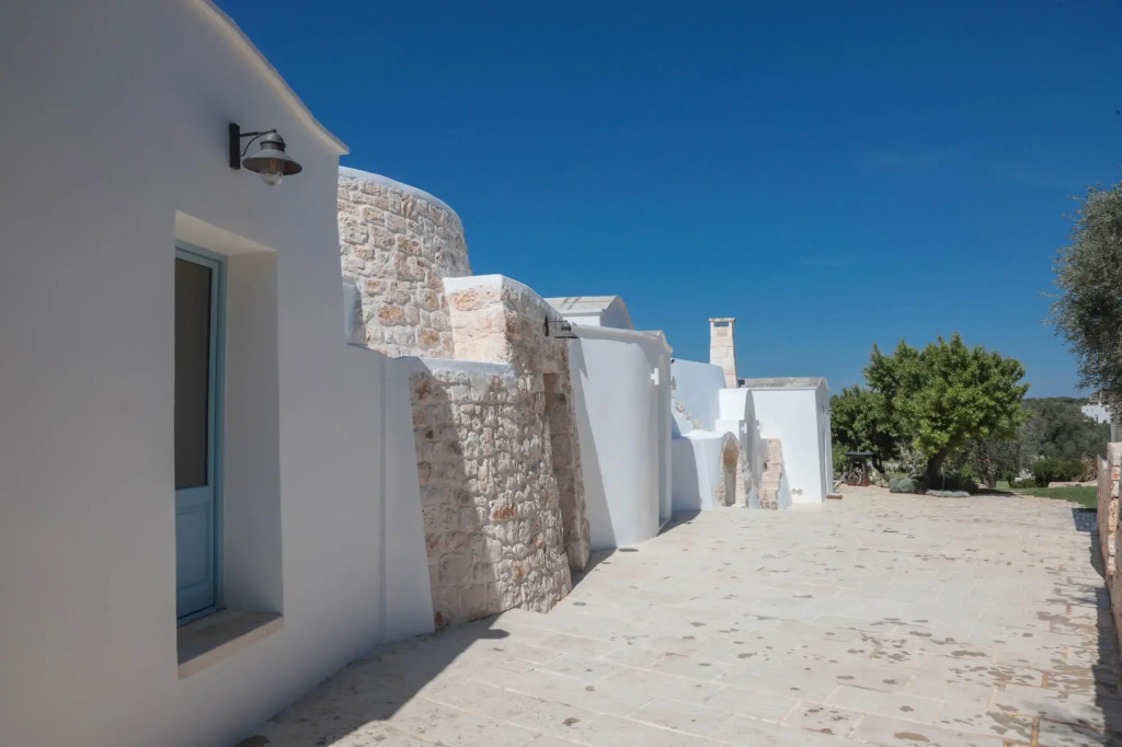 TD Lamiamola Stylish Trulli Lamie With Pool