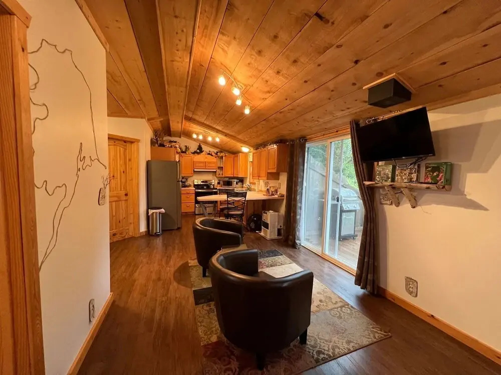 Blue Spruce Apartment