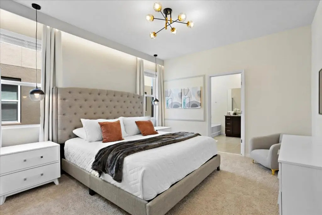 6 Bedrooms 5 Bathrooms Solterra 7623 Ol