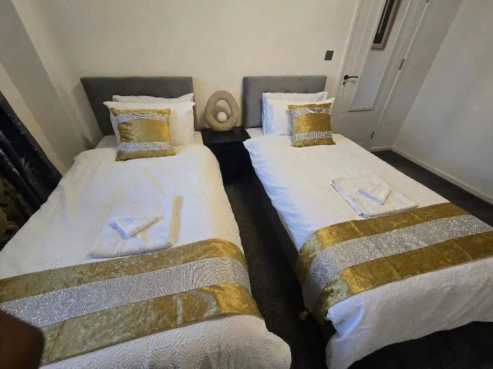 Hornchurch Cozy 2-bed Flat With Street Parking