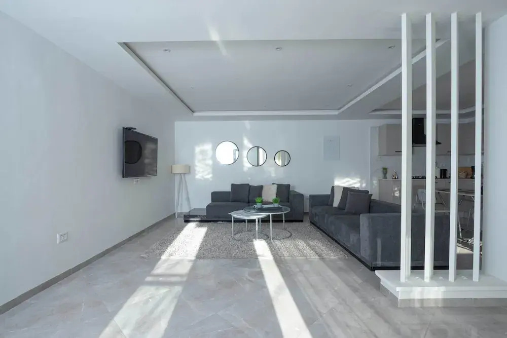 Cozy Stay With Balcony View in La Marsa