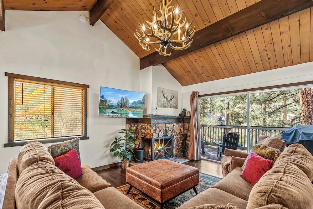 1 Mi to Slopes: Big Bear Ski Haven w/ Hot Tub