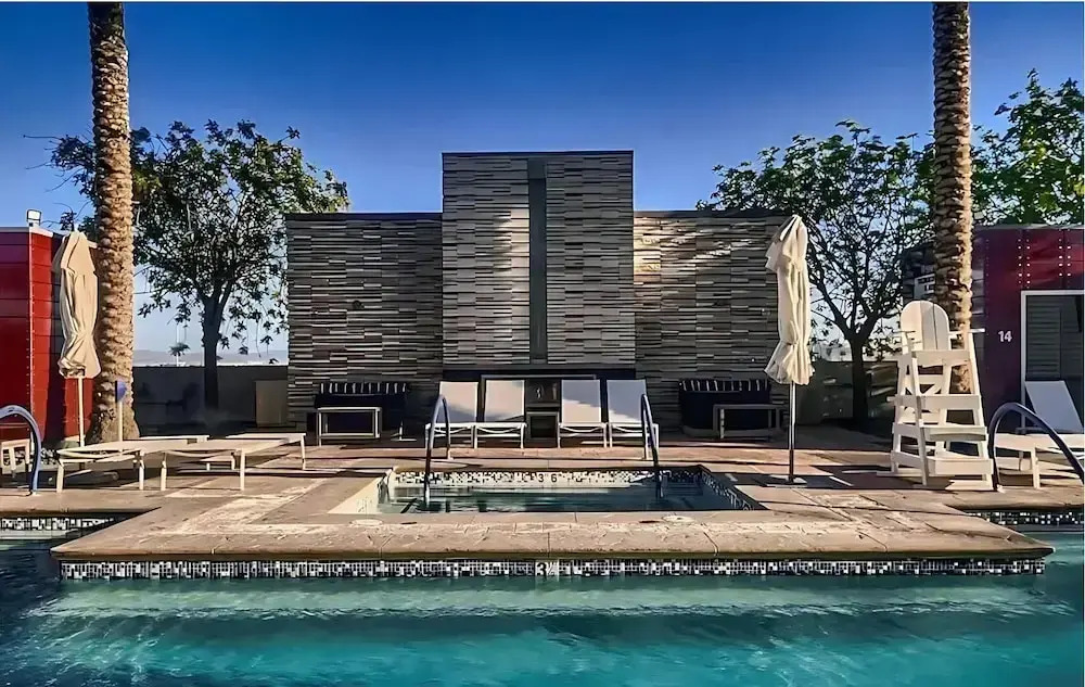 One Bedroom | 1.5 Baths & Living Room | Jet Tub – Palms Place StripSuite