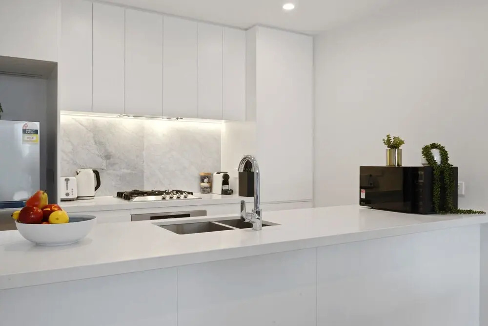 Brand New Ultra Luxe Apt Next To Central CBD