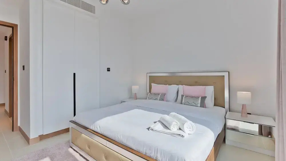 Luxury StayCation - Tranquil Waters: 2BR Luxury Apart. in Dubai Marina