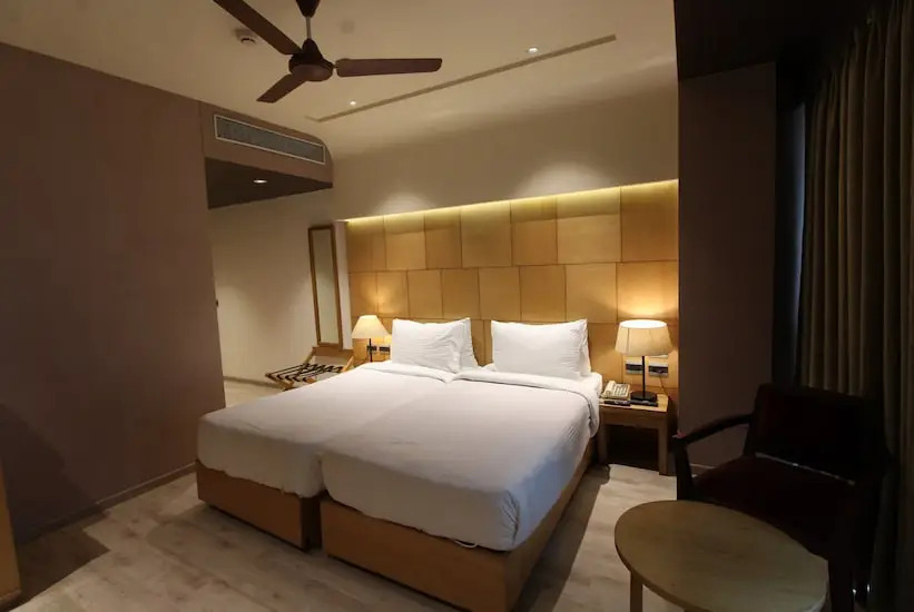 Hotel Charan Plaza