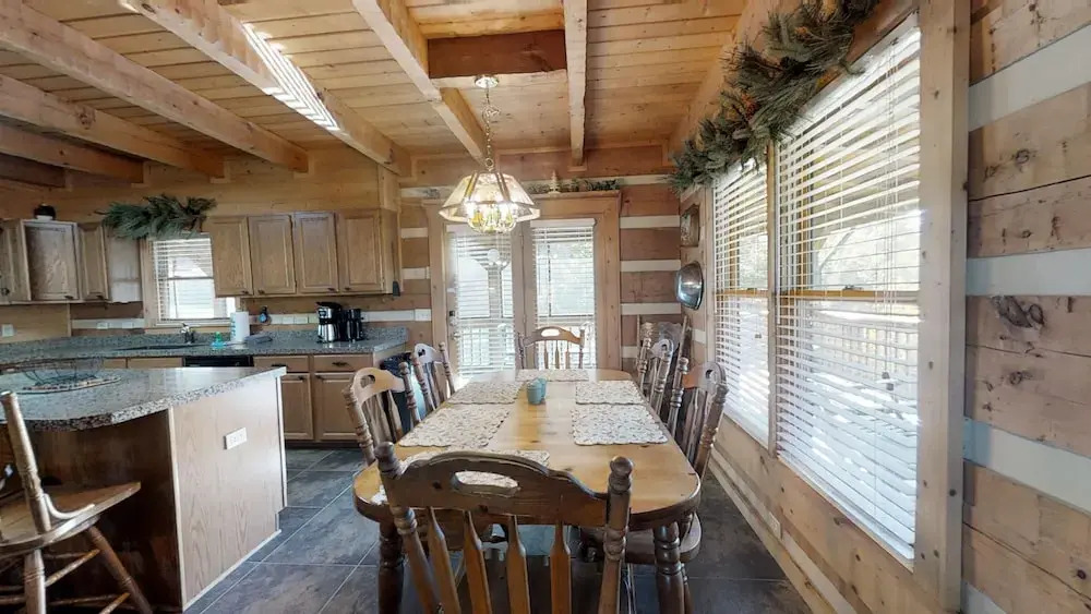 Dogwood Acre 3 Bedroom Cabin by RedAwning