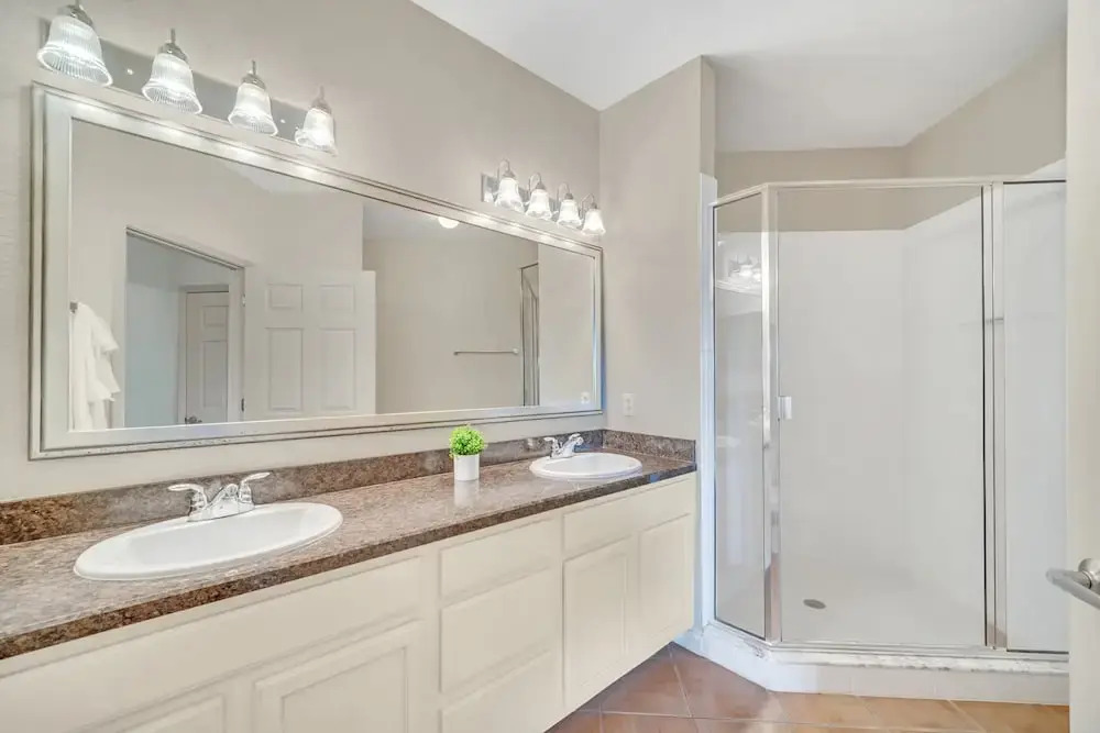 Modern Pet-Friendly - 2BR Condo - 6 mins from Disney