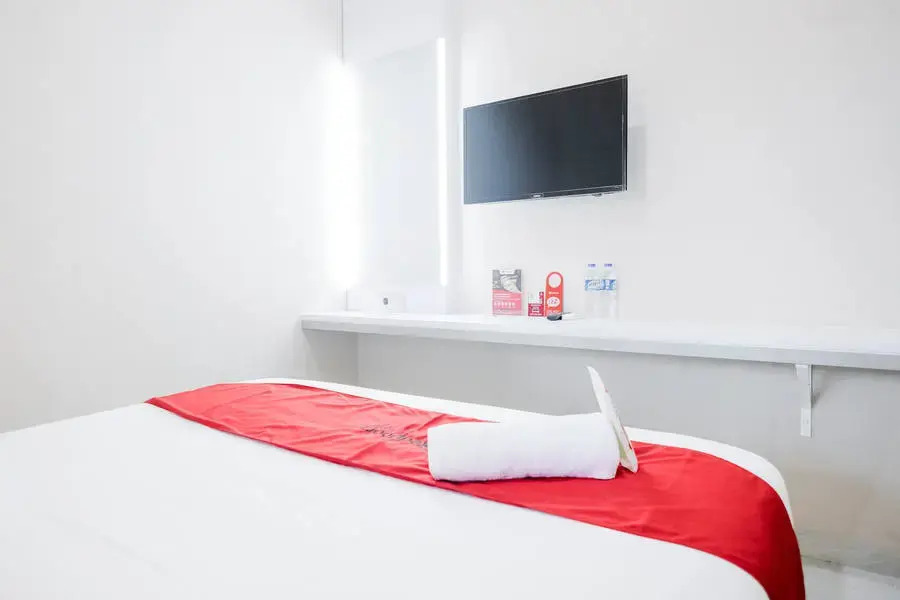 RedDoorz Plus near Deli Park Mall Medan