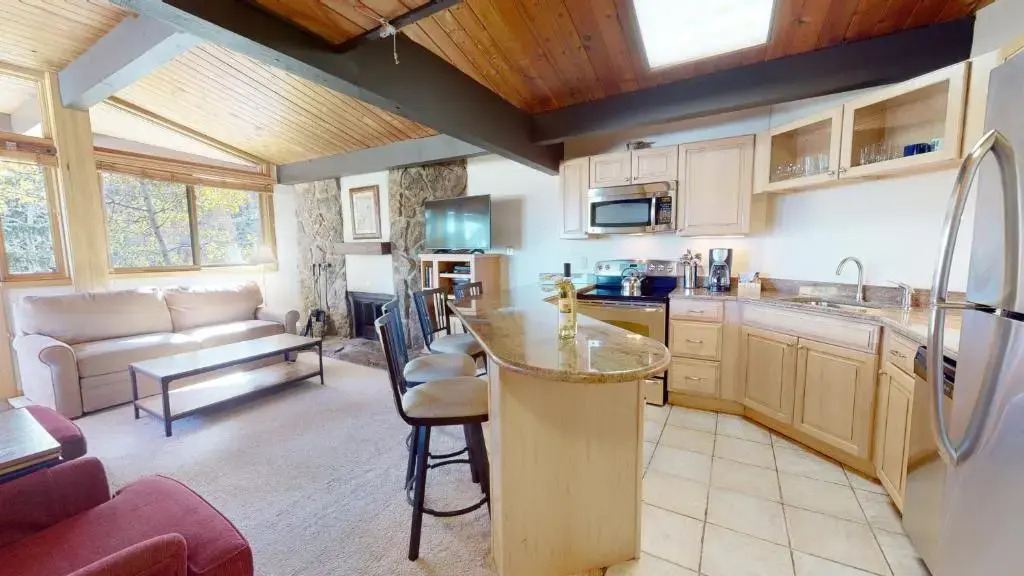 Laurelwood Condominiums Studio Premier Unit 311