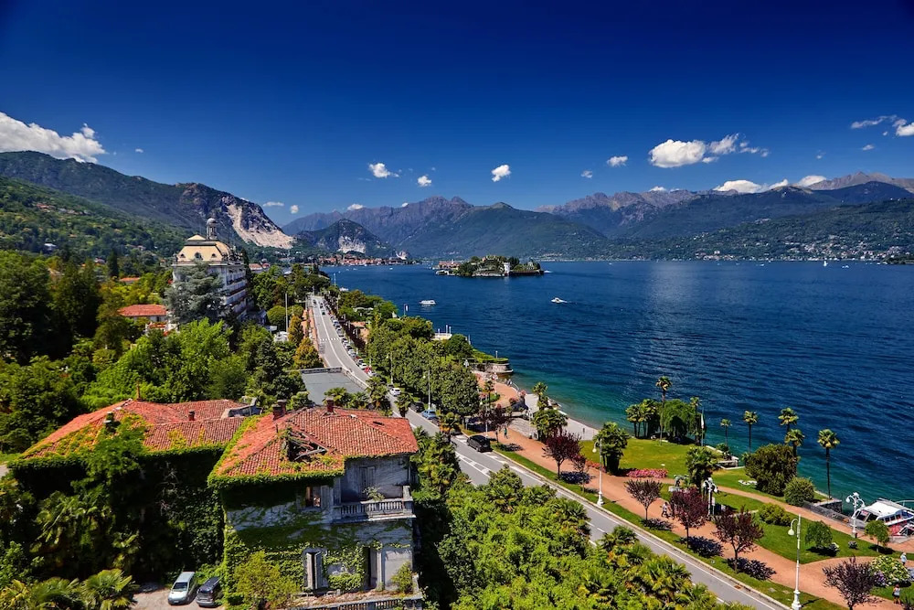 Aquavista Pool and Lake View