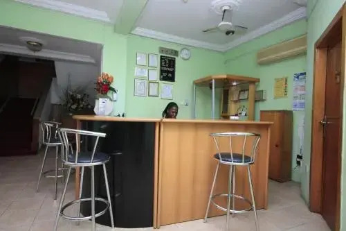 Apaade Lodge Hotel