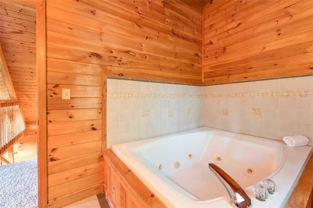 Scenic Solitude 1 Bedroom Home with Hot Tub