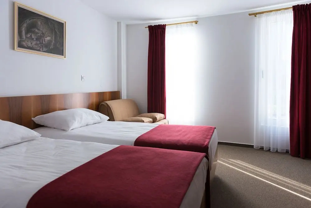 Rooms & Apartments Proteus - Postojna Cave Park