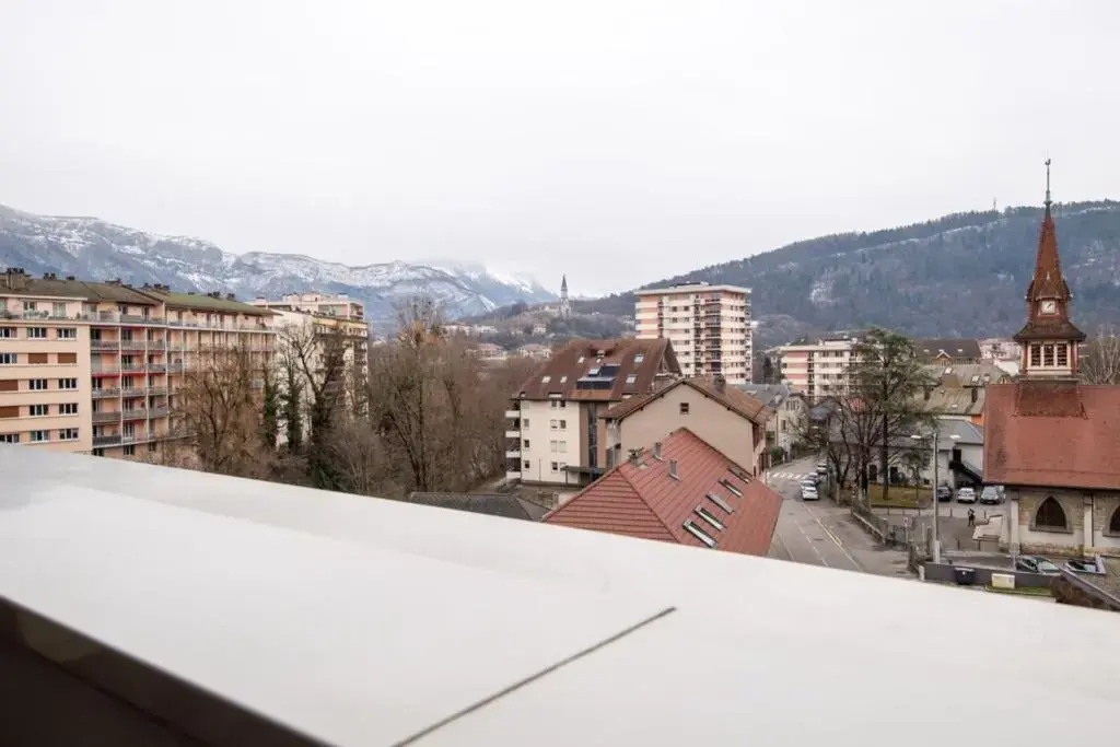 Apartment with balcony near downtown
