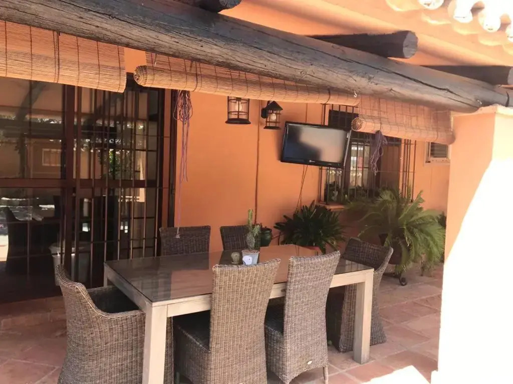 Spacious Villa with Private Pool in Hornachuelos