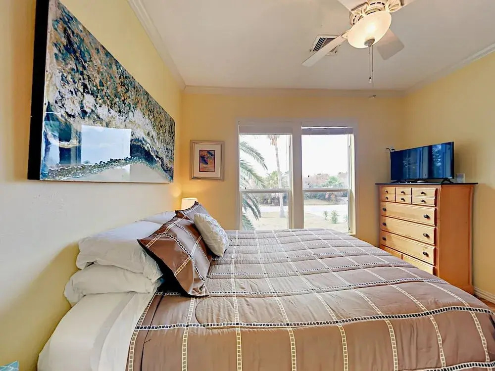 4121 Las Palmas Street Home by RedAwning