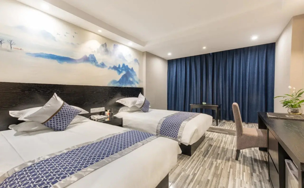 Yiwu Midi Hotel